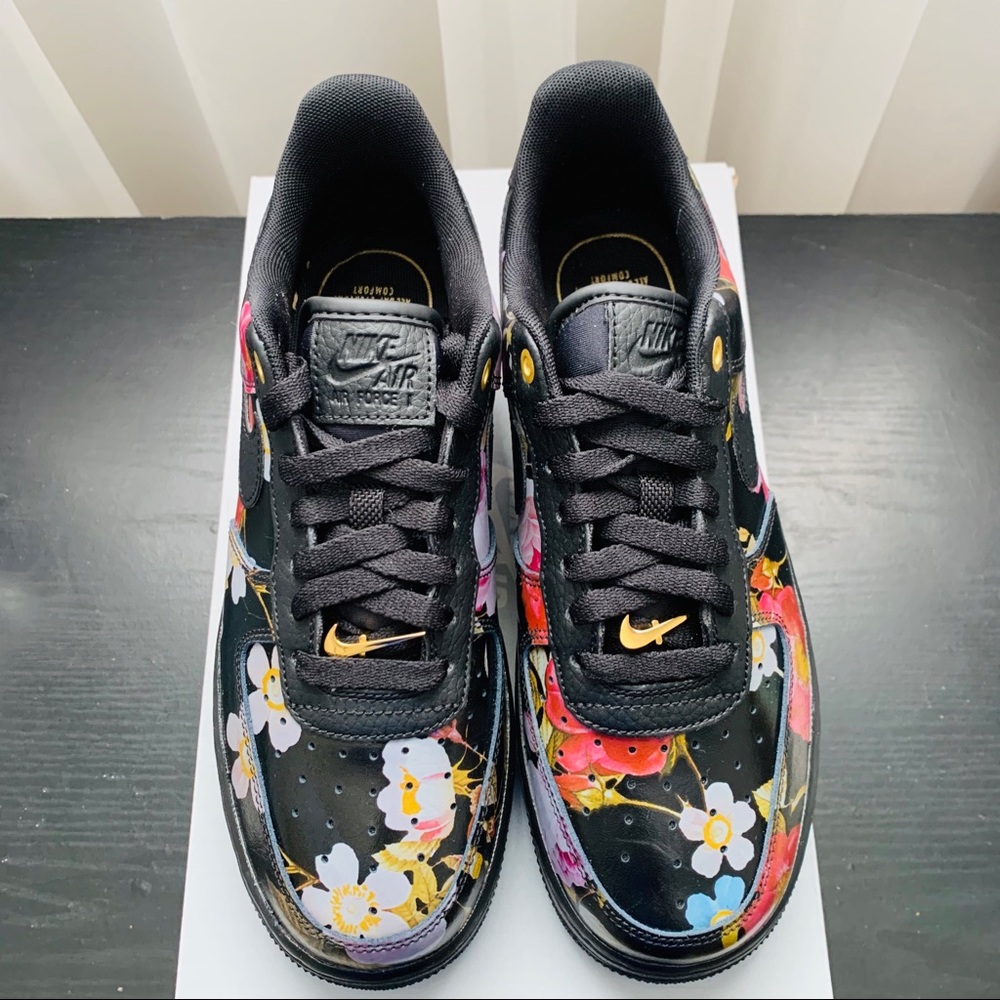 Women’s floral Air Force 1’s Size 8 NWT